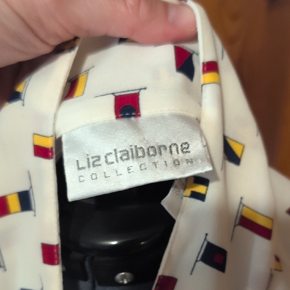 Patterned Button-Up Blouse - Picture 2 of 6